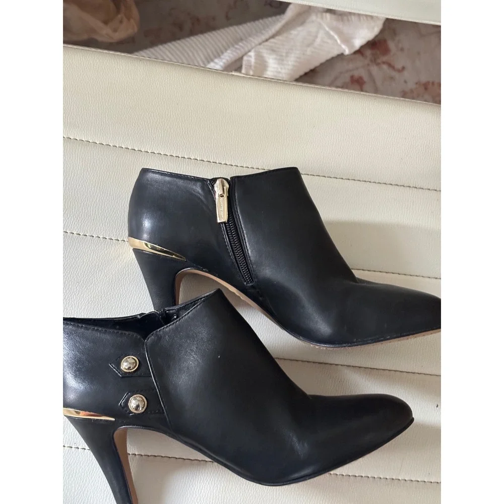 Vince Camuto vince camuto